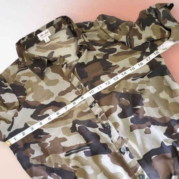 ZENANA Outfitters Semi Sheer Camouflage Front Tie‎ Shirt Med - Picture 6 of 11